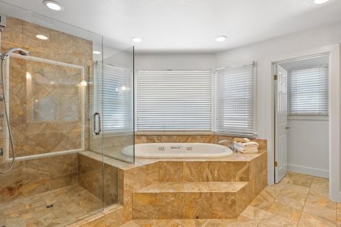 18931 Fernbrook Ct, Saratoga CA  95070-3424 exterior