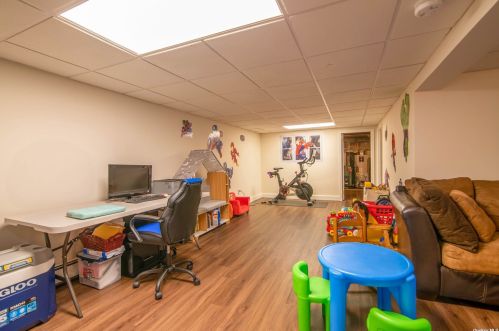 16 Longview Dr, East Quogue NY  11942-3613 exterior