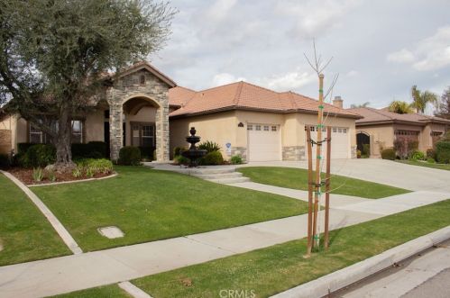 12606 Crown Crest Dr, Bakersfield, CA 93311-8567