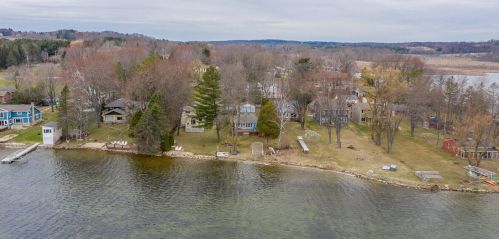 5108 Wickert Dr, West Bend WI  53095-9235 exterior