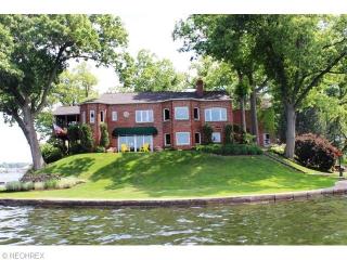 3547 Peninsula Dr, Akron, OH 44319-2932