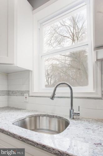 6526 Chew Ave, Philadelphia PA 19120-2332 exterior