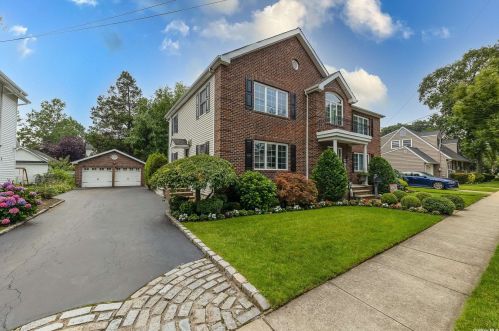 42 Pine Ave, Floral Park, NY 11001-2321