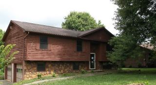 2333 Brandi Ln, Maryville, TN 37804-4921