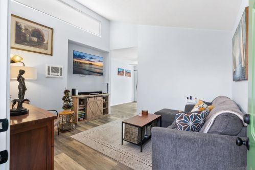 4569 Hamilton St, San Diego, CA 92116-4914