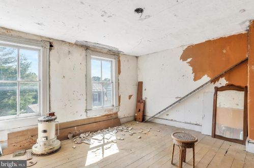 310 Main St, Edinburg VA  22824-9439 exterior