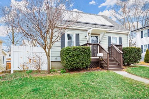 40 Hazelwood Ave, Milford, CT 06461-4039
