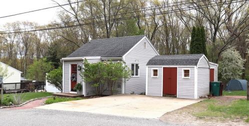 25 Hillview St, Woonsocket RI  02895-5922 exterior