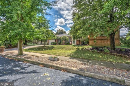 1188 Marie Ave, Ephrata PA  17522-1524 exterior