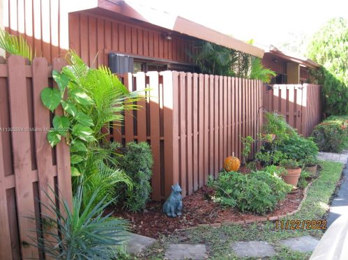 408 14th St, Dania Beach, FL 33004-4697