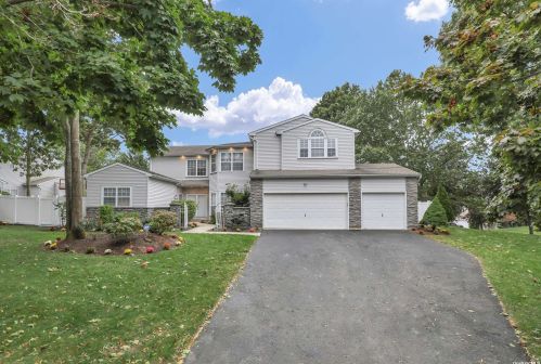 14 Sweet Briar Path, Lake Grove, NY 11755-1849