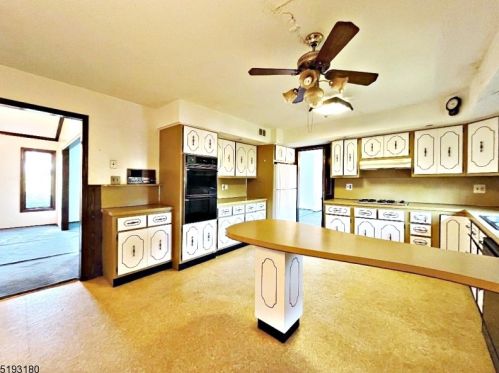 523 Hidden Holw, Scotch Plains NJ  07076-2027 exterior