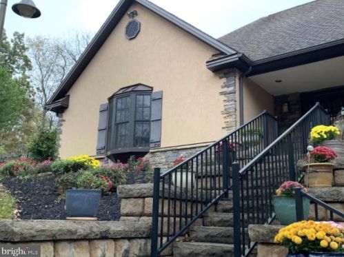 1120 Riverview Rd, Water Gap, PA 17018-9724