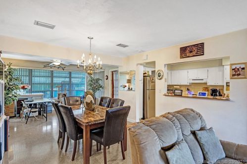 8490 10th St, Hollywood FL  33024-4939 exterior