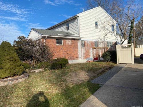 2339 Hoffman Ave, Floral Park, NY 11003-2824