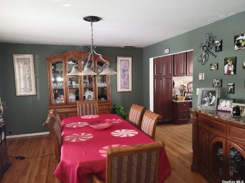 57 Country Rd, Shoreham, NY 11786-1821