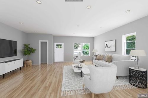 21 Bailey Ave, Oakland NJ  07436-1802 exterior