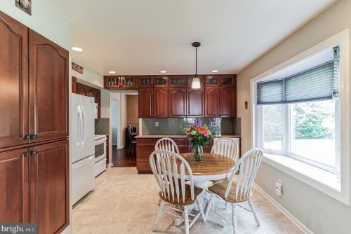 907 Quincy Dr, Yardley PA  19067-2902 exterior