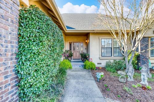 6320 Meadowridge Dr, Santa Rosa, CA 95409-5839