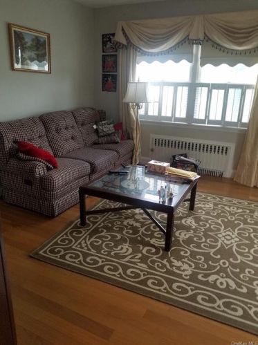 195 Hillcrest Rd, Mount Vernon NY  10552-1508 exterior