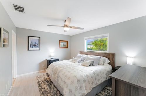 247 Stanhope Cir, Naples FL 34104-0810 exterior