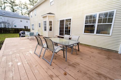 69 Rogues Path, Huntington Station NY  11746-2737 exterior