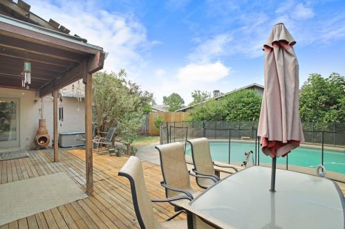 529 Cheri Ct, Ripon CA  95366-2805 exterior