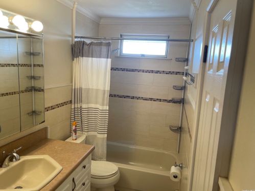 703 8th St, North Lindenhurst NY  11757-5522 exterior