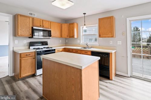 2 Ethan Ter, Swedesboro NJ  08085-4035 exterior