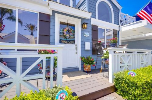 24 Bolivar St, Newport Beach CA  92663-4420 exterior