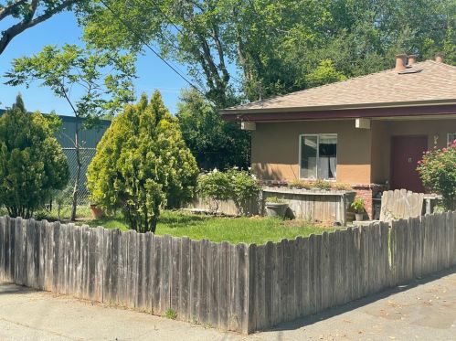415 Baker St, Winters, CA 95694-1802