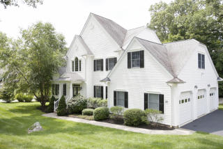 28 Brookview Dr, Kent Lakes, NY 10512-1825