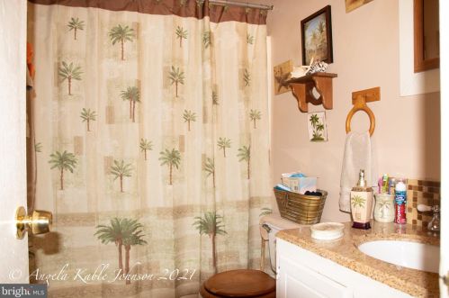 34 Mallard Ct, Charles Town WV  25414-5804 exterior