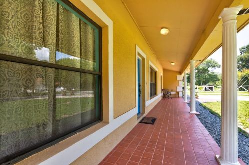 24320 Strawberry Ave, Mount Plymouth FL  32776-9564 exterior