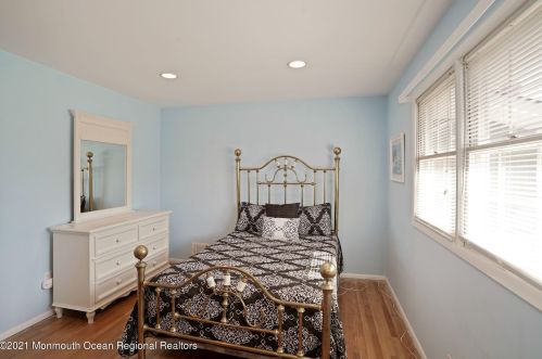 412 Valley Way, Bricktown NJ  08723-4914 exterior