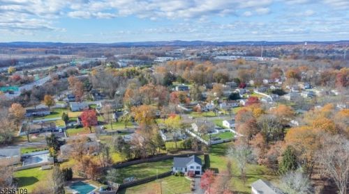 52 White Oak Ct, Parsippany NJ  07054-2325 exterior