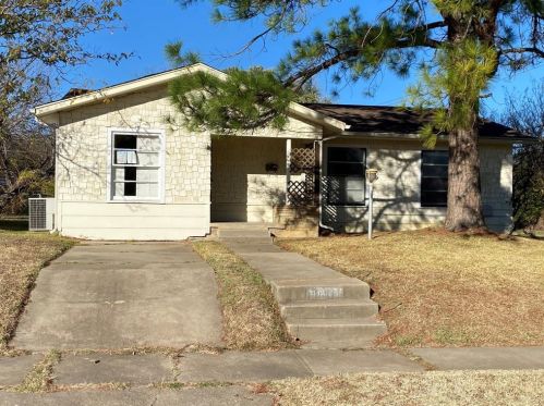 6837 Greenlee St, Fort Worth, TX 76112-5633