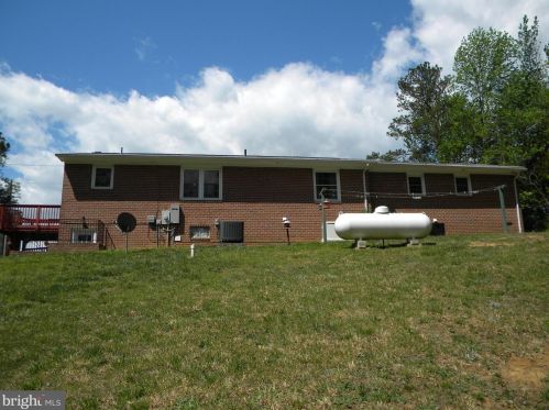 16461 Richmond Tpke, Bowling Green VA  22427-2207 exterior