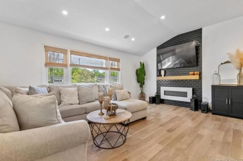 66 Todd Dr, North Haven CT  06473-1038 exterior