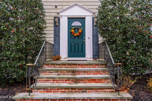 7 Pirates Cove Rd, Little Silver, NJ 07739-1623