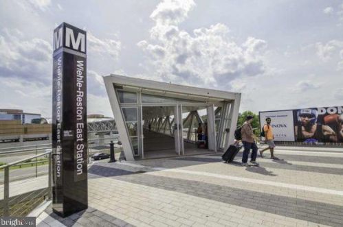 11775 Stratford House Pl, Herndon VA 20190-3392 exterior