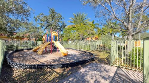 974 143rd Ave, Hollywood FL  33027-6155 exterior