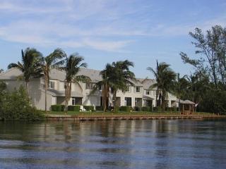 821 Kokomo Key Ln, Delray Beach FL  33483-6027 exterior