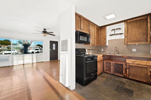 4220 Clairemont Dr, San Diego CA 92117-5536 exterior