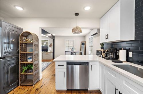 1021 Sealy St, Galveston TX 77550-3813 exterior