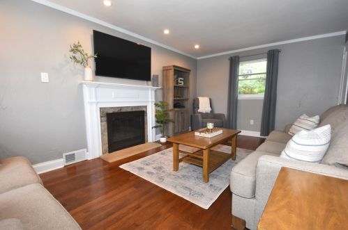 5318 Fieldcrest Dr, Pittsburgh, PA 15236-1708