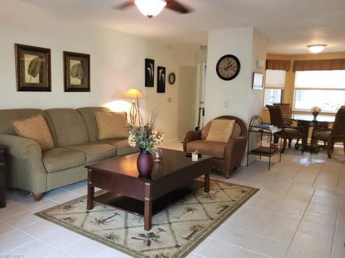 612 Wiggins Bay Dr, Naples, FL 34110-6020