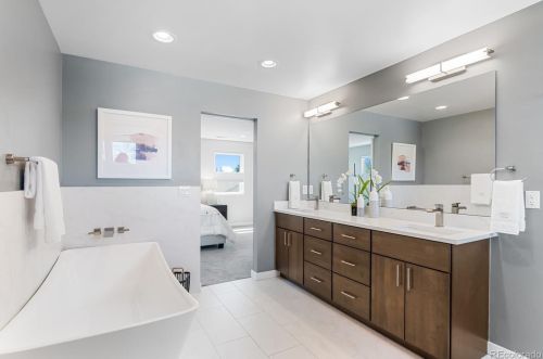 1140 Cook St, Denver CO 80205-5010 exterior