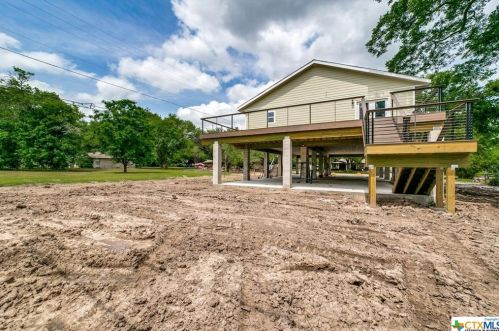 105 Rio Grande Dr, Seguin, TX 78155-7024