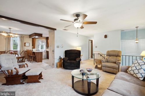 1822 Old Sumneytown Pike, Harleysville PA  19438-1129 exterior